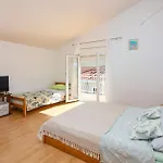 With Parking Space - Sibenik - 24821 Apartment Grebastica