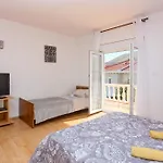 Apartment With Parking Space - Sibenik - 24821 Grebastica