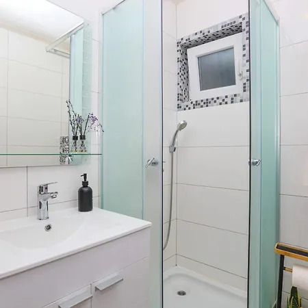 With Parking Space - Sibenik - 24821 Grebastica