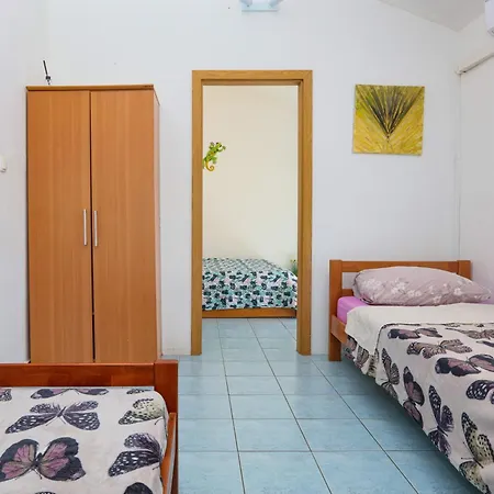With Parking Space - Sibenik - 24821 Гребастика