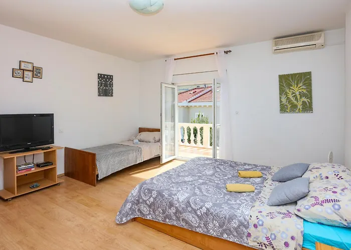 With Parking Space - Sibenik - 24821 Grebastica