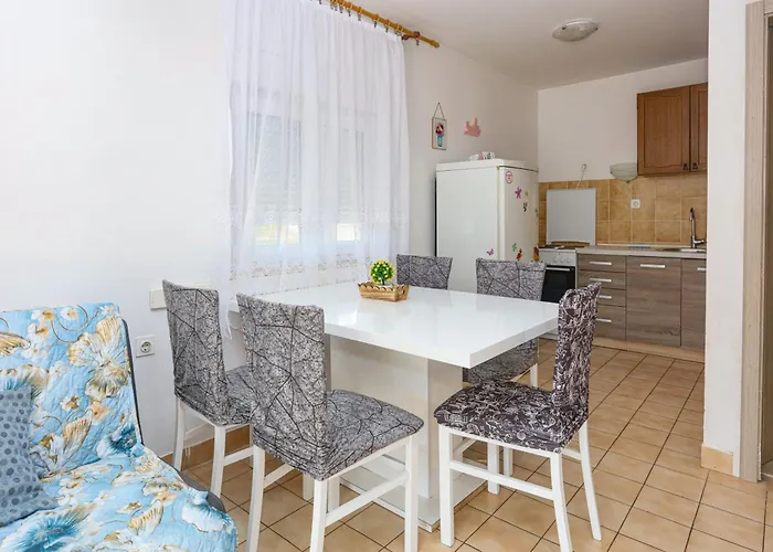 With Parking Space - Sibenik - 24821 Apartment Grebastica