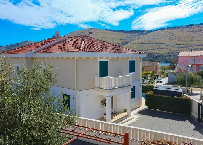 Apartment With Parking Space - Sibenik - 24821