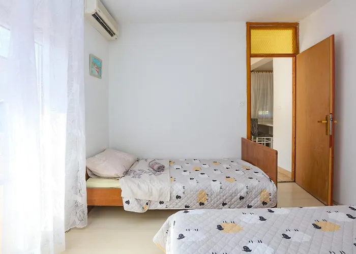 Apartment With Parking Space - Sibenik - 24821 Grebastica