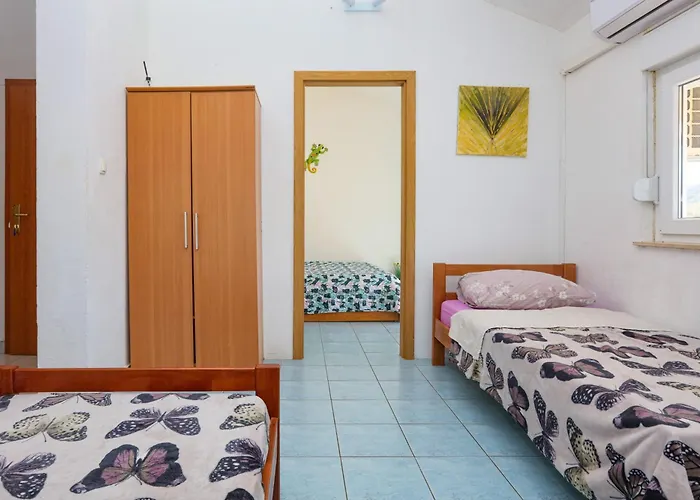 With Parking Space - Sibenik - 24821 Grebastica