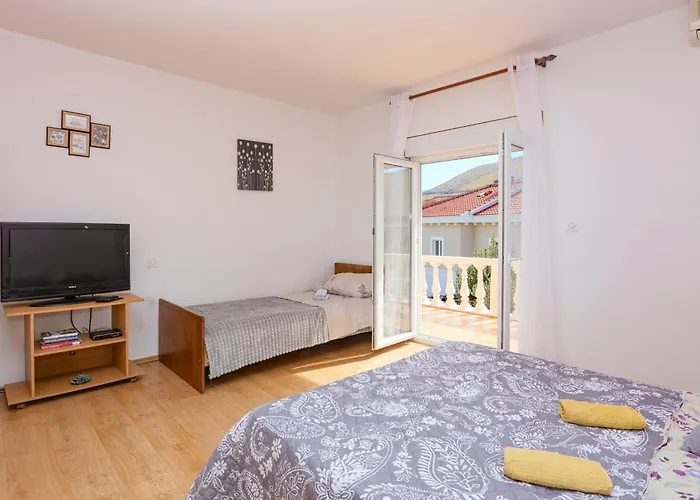 Apartment With Parking Space - Sibenik - 24821 Grebastica